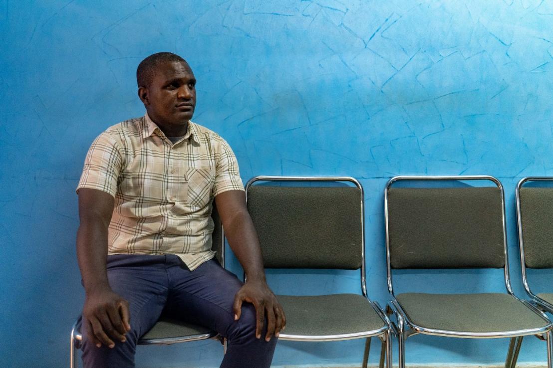 With years of experience in acting and public speaking, Ebrima Sambou helps build up the skills of his fellow returnees. © IOM 2021 / Alessandro Lira