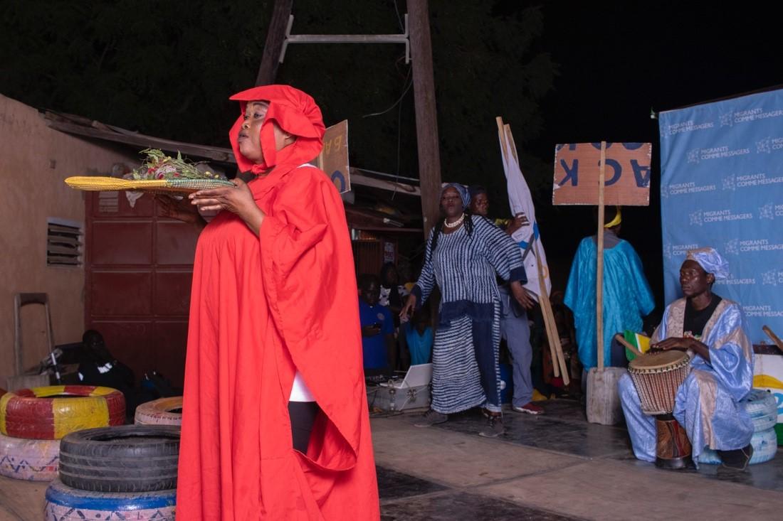 Maty Sarr performing in the presence of other returnees and actors. In each performance, the theatre group strives to deconstruct stereotypes associated with migration. Photo: IOM 2022